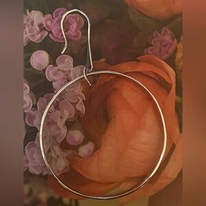 Silpada SINGLE EARRING ONLY 
Wandering Vines Etched on Sides of Hoop Earring